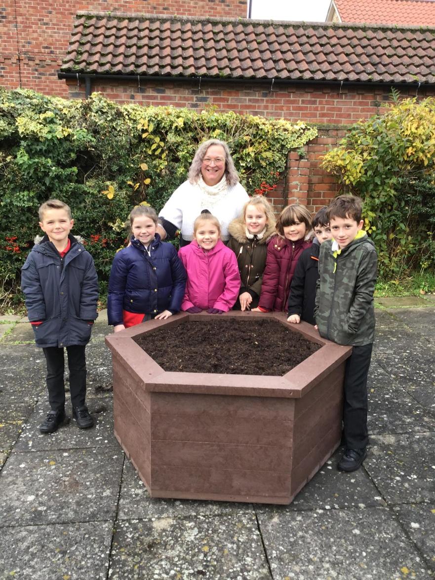Planting with the Parish Council (6) 