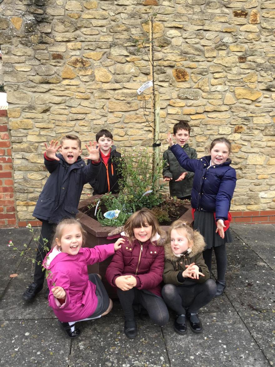 Planting with the Parish Council (4) 
